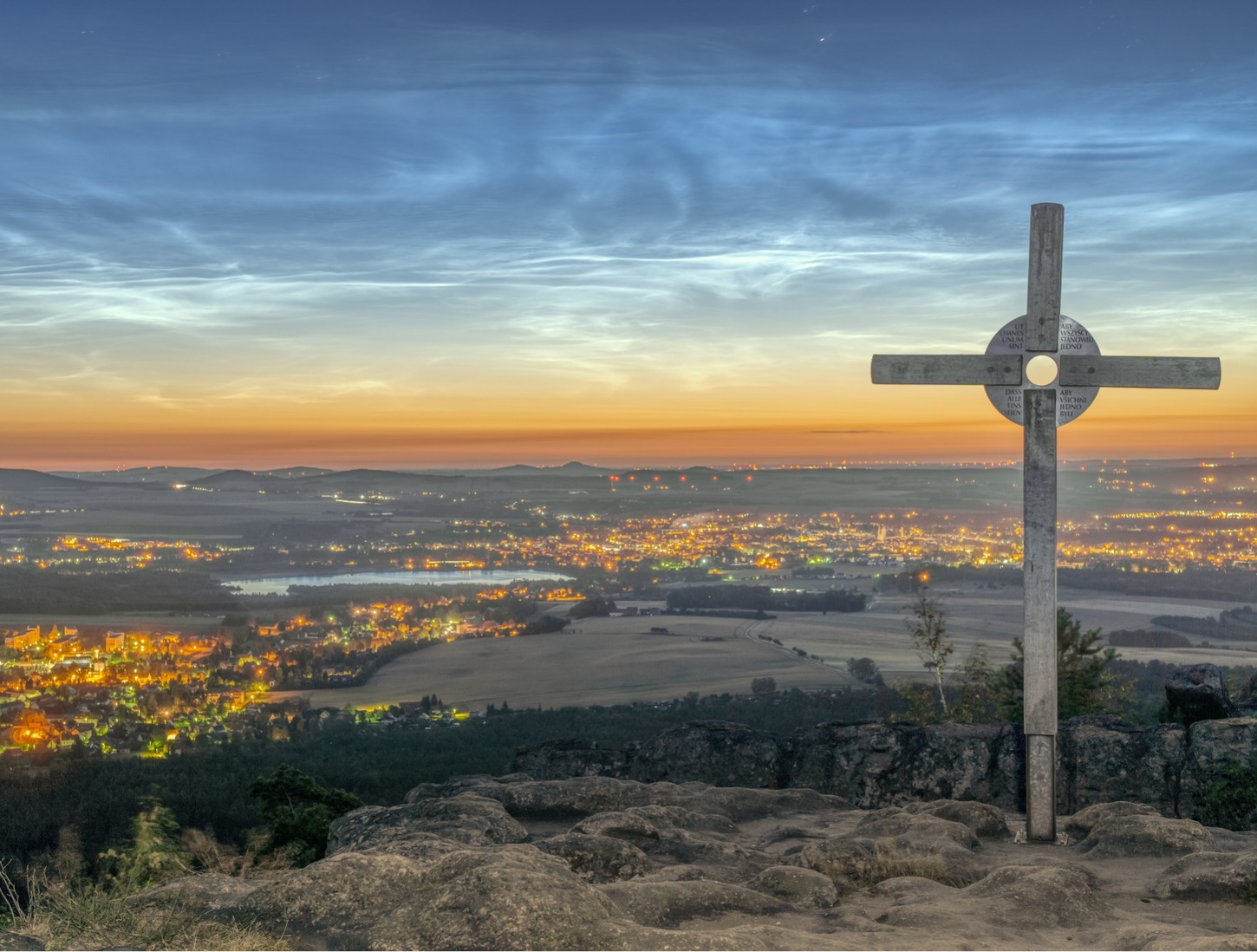Blick vom Töpfer, mit nachtleuchtenden Wolken.