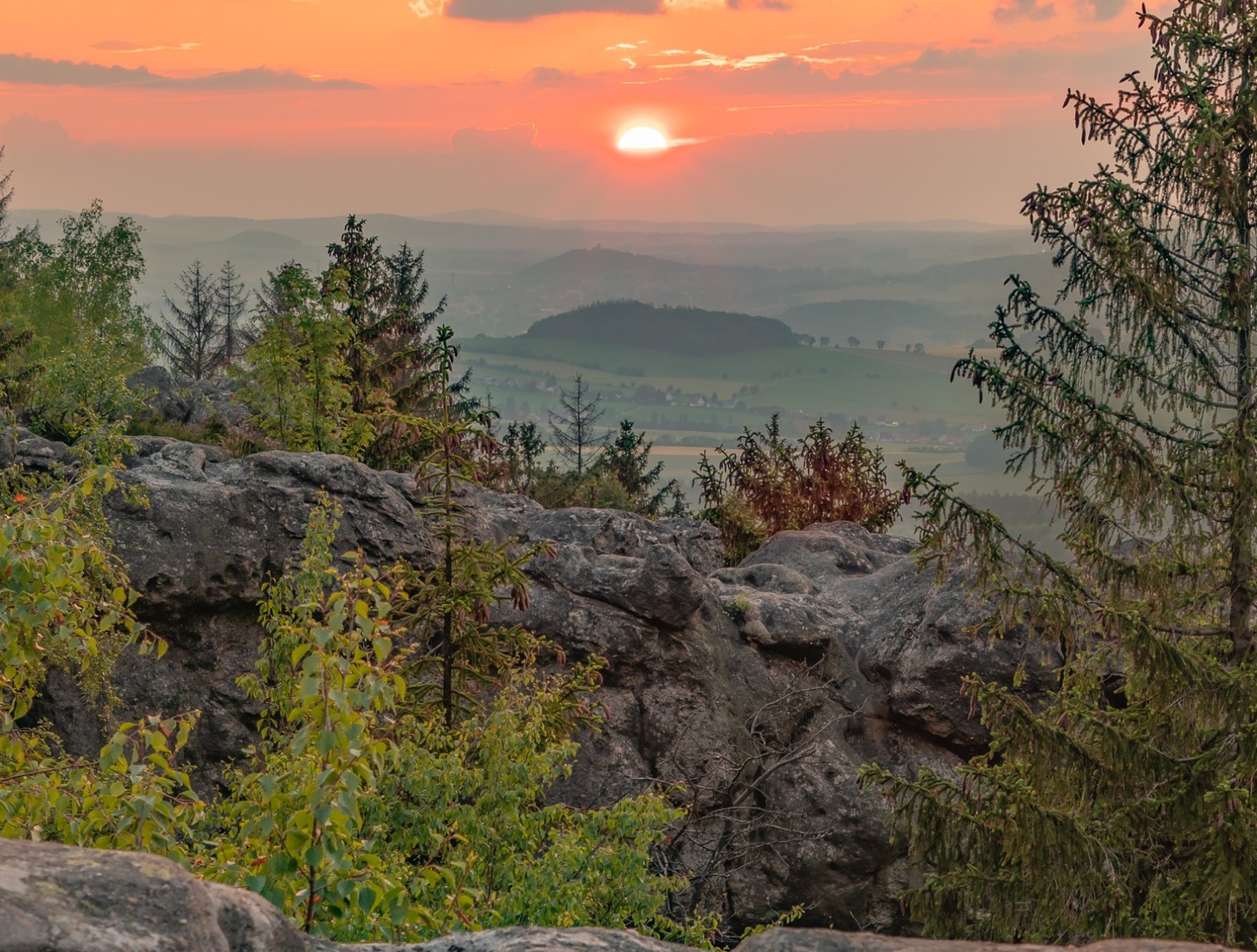 Blick vom Töpfer zum Steinberg und Burgsberg.